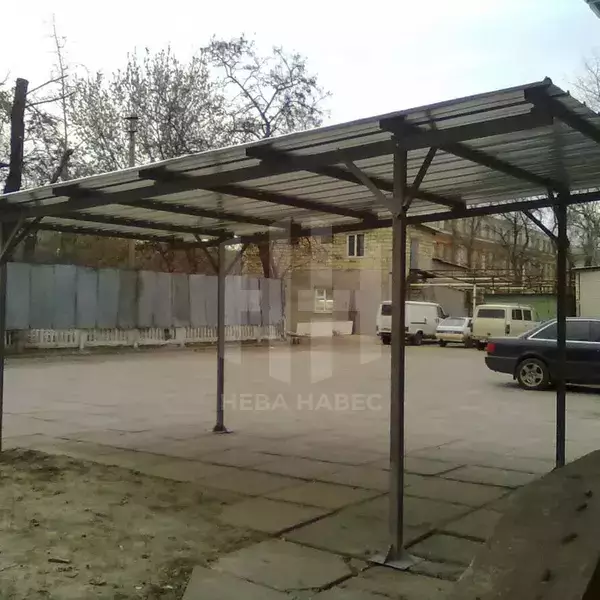 Односкатный навес для авто с кровлей из профлиста