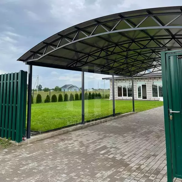 Навес для дачи с крышей из сотового поликарбоната