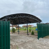 арочный навес для дачного дома с поликарбонатом