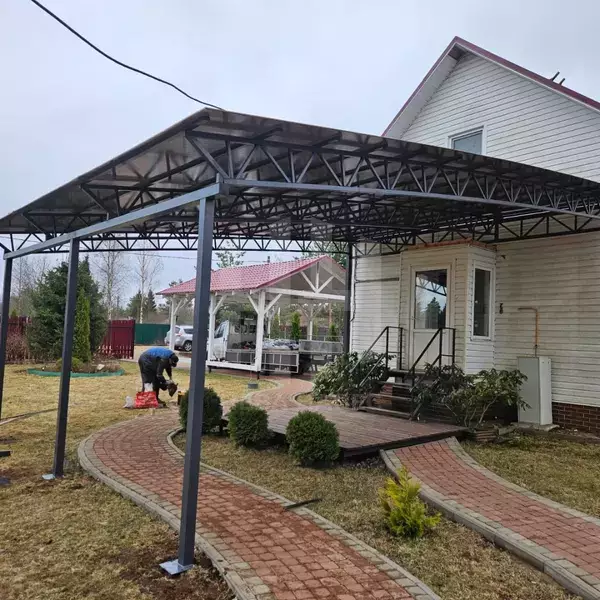 стальной навес для дачи, кровля из сотового поликарбоната
