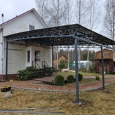 навес полуарочный для дачи, кровля выполнена из сотового поликарбоната толщиной 8 миллиметра